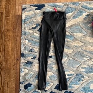 Spanx black leggings in excellent condition. Worn once!